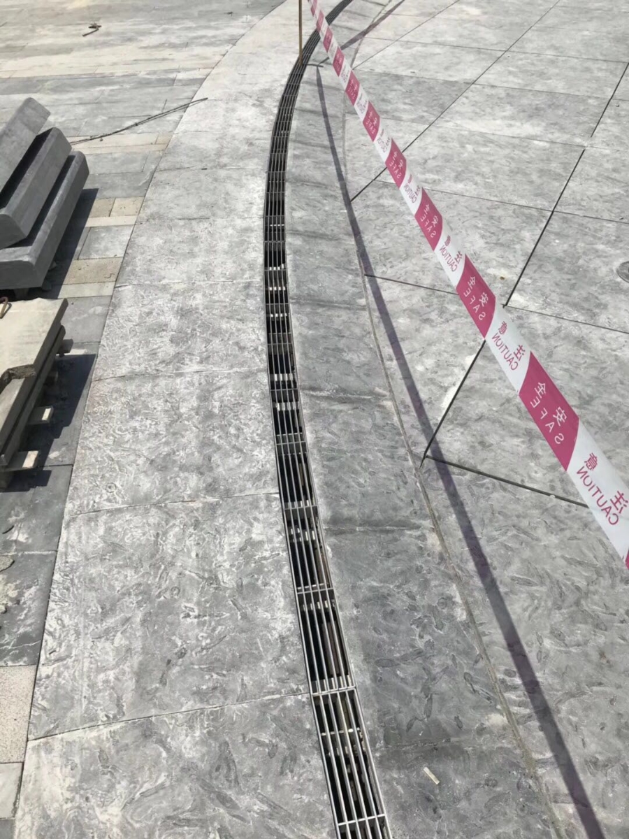 弧形不锈钢盖板